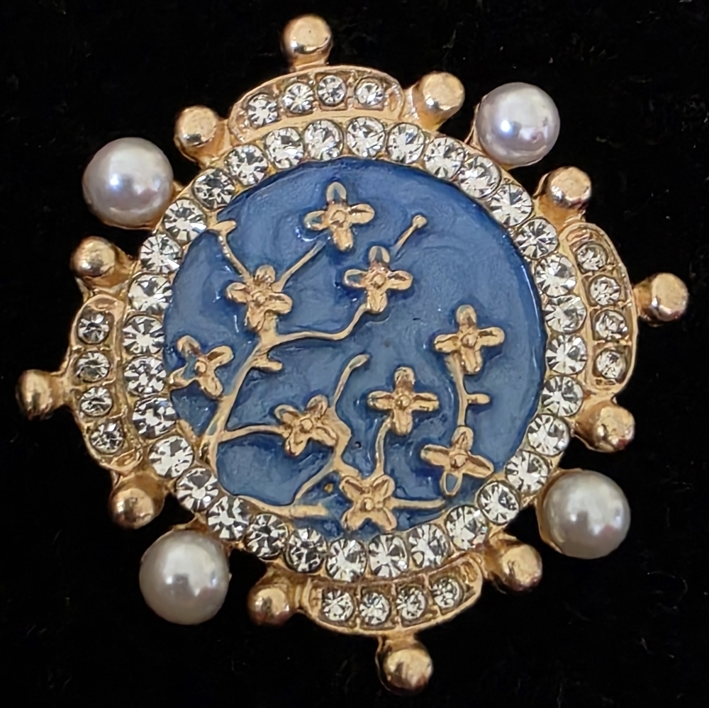 Vintage Baroque-style Blue and Gold Tone Floral Brooch With Faux Pearl 1.5"x1.5"